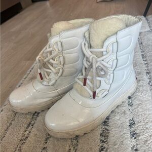 SOREL white winter boots with sherpa. Size 8.5